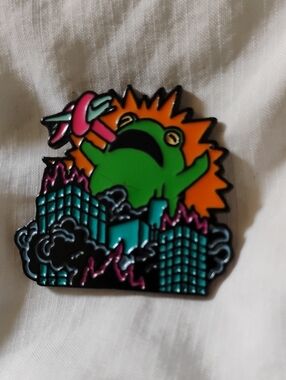 🧁 3/$30 Frogzilla Destroying The Cityscape Enamel Pin NEW